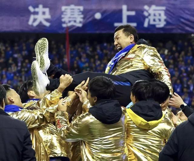 申花大比分胜利，主教练赞扬球员表现为队员奉献精神而鼓励_平博官网