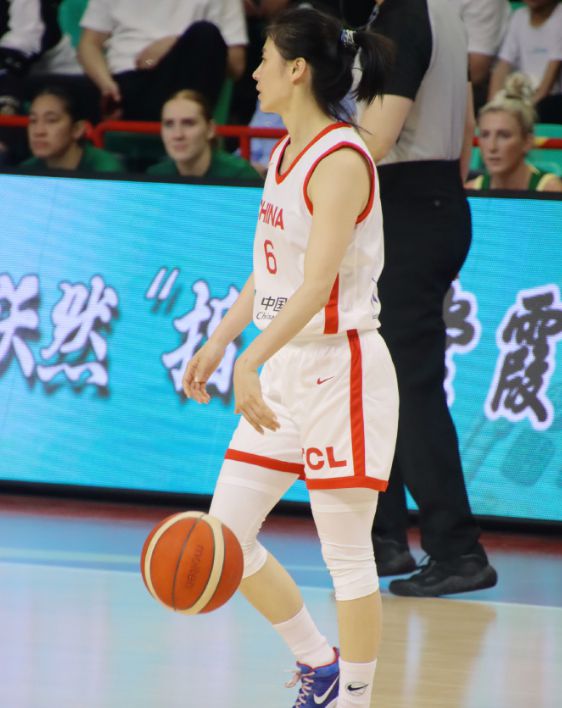 广东女篮主战略成功，豪取首胜全队士气高涨